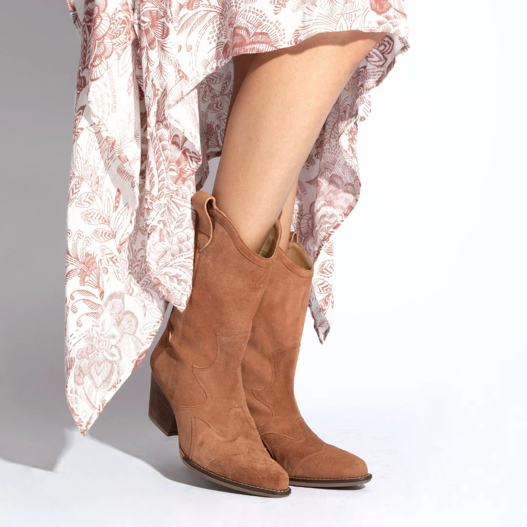 BAILEY 60 - Ante Palo De Rosa Regina Romero Zapato Bota Botin Tacon Bajo Para Dama En Piel 2 BAILEY 60 - Ante Palo De Rosa Regina Romero Zapato Bota Botin Tacon Bajo Para Dama En Piel - Imagen 2