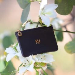 SOPHIE - Negro Regina Romero Accesorio Monedero Para Dama En Piel -Ofertas Pasos Y Bolsos Tienda Regina Romero Monedero Sophie Piel Negro 3 aa9c32f5 9322 4f42 a3dd 644eca7ebaf6