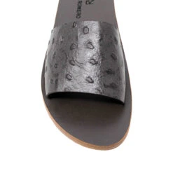 ALMA - Acero Regina Romero Resort Zapato Sandalia De Piso Para Dama En Piel 11 ALMA - Acero Regina Romero Resort Zapato Sandalia De Piso Para Dama En Piel -Ofertas Pasos Y Bolsos Tienda Regina Romero Resort Sandalia Alma Piel Avestruz Acero 4 77c396ae b40b 4cd3 825d 19654571f3c1