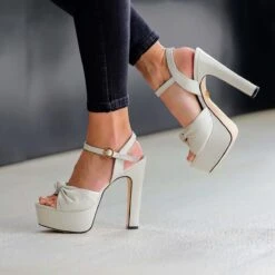 ALEXA 135 - Blanco Regina Romero Zapato Sandalia Plataforma Tacon Alto Para Dama En Piel -Ofertas Pasos Y Bolsos Tienda Regina Romero Sandalia Plataforma Alexa Piel Blanco 6 f5de087b afb5 46a4 9215 1eb6a90f71b2