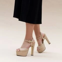 SABRINA 135 - Beige Regina Romero Zapato Sandalia Plataforma Tacon Alto Para Dama En Piel 13 SABRINA 135 - Beige Regina Romero Zapato Sandalia Plataforma Tacon Alto Para Dama En Piel -Ofertas Pasos Y Bolsos Tienda Regina Romero Sandalia Plataforma Sabrina Piel Beige 6 e6f1ddd1 b5ec 427c 8dff a871957b0395