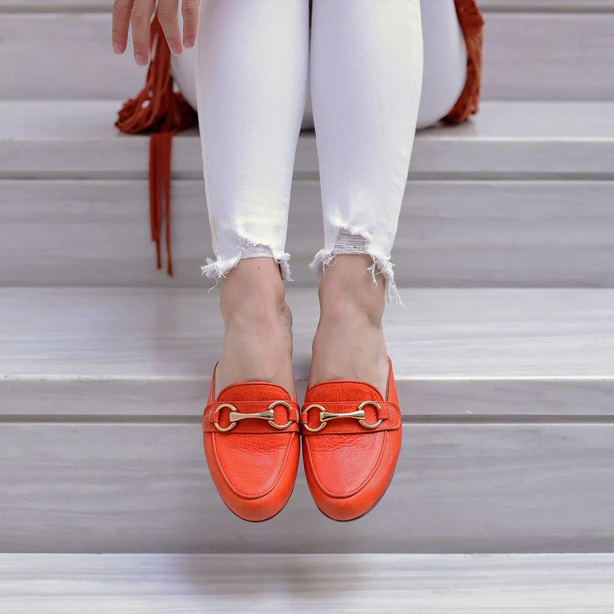 CINDY - Naranja Regina Romero Zapato Flat Mule De Piso Para Dama En Piel 2 CINDY - Naranja Regina Romero Zapato Flat Mule De Piso Para Dama En Piel - Imagen 2