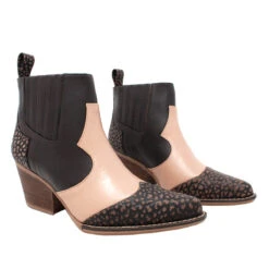 MADDIE 60 Edicion Limitada - Cafe Y Rosa Regina Romero Zapato Bota Botin Tacon Bajo Para Dama En Piel -Ofertas Pasos Y Bolsos Tienda Regina Romero Bota Botin Maddie Piel Croco Rosa Gris 6 34a2cbc3 0de3 42fe a721 7f9a885a57c9