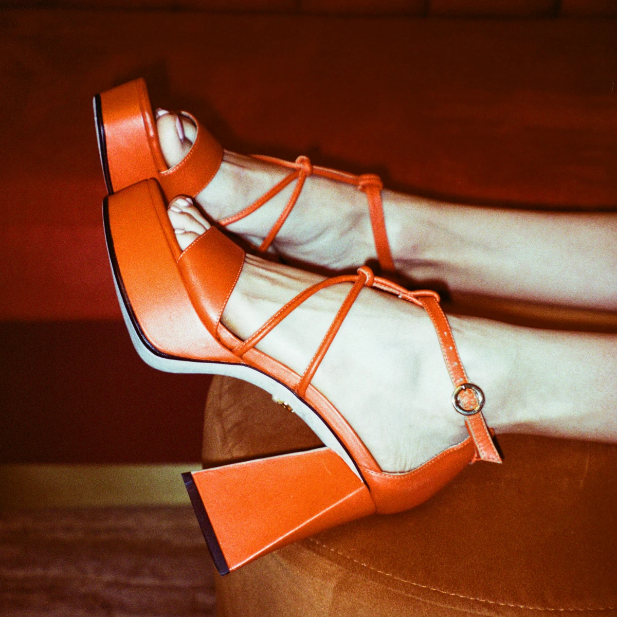 CALIPSO 95 - Mandarina Regina Romero Zapato Sandalia Plataforma Tacon Alto Para Dama En Piel 2 CALIPSO 95 - Mandarina Regina Romero Zapato Sandalia Plataforma Tacon Alto Para Dama En Piel - Imagen 2