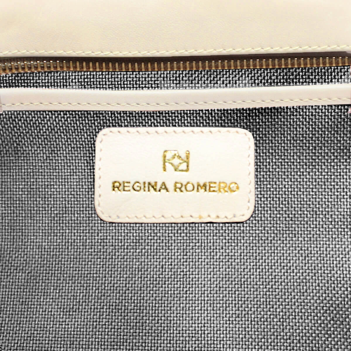 COLETTE - Latte Regina Romero Accesorio Bolso Para Dama En Piel 4 COLETTE - Latte Regina Romero Accesorio Bolso Para Dama En Piel - Imagen 4
