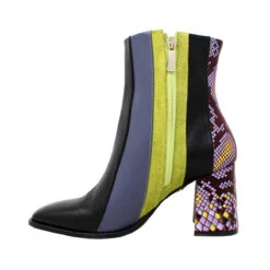 GAIA 75 - Uva Regina Romero Zapato Bota Botin Tacon Alto Para Dama En Piel -Ofertas Pasos Y Bolsos Tienda Regina Romero bota botin tacon alto Gaia snake uva piel 3 5cba8dc0 c00b 49fb 80b3 90e9c22451a4