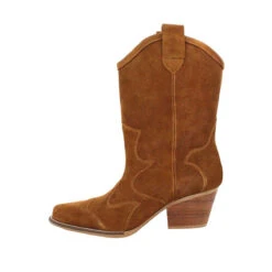 BAILEY 60 - Gamuza Oro Viejo Regina Romero Zapato Bota Botin Tacon Bajo Para Dama En Piel 10 BAILEY 60 - Gamuza Oro Viejo Regina Romero Zapato Bota Botin Tacon Bajo Para Dama En Piel -Ofertas Pasos Y Bolsos Tienda Regina Romero bota botin tacon bajo Bailey 60 oro viejo piel 3 b7395ad9 6225 440a b5dd 247eb72feb63