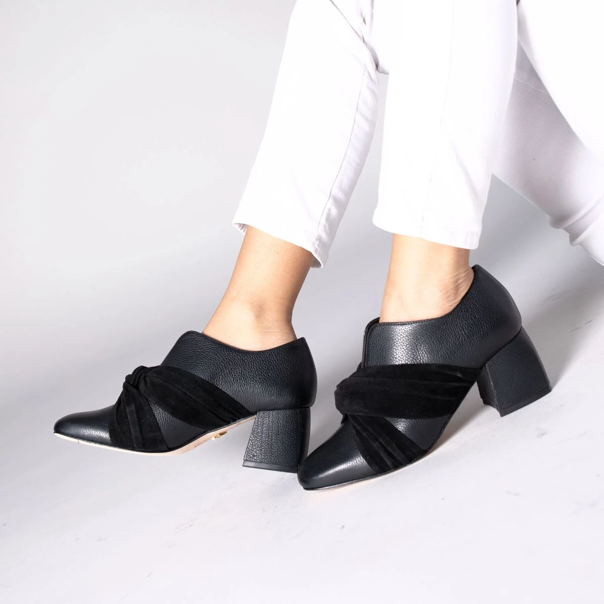 ALFONSINA 50 - Negro Regina Romero Zapato Zapatilla Tacon Bajo Para Dama En Piel 2 ALFONSINA 50 - Negro Regina Romero Zapato Zapatilla Tacon Bajo Para Dama En Piel - Imagen 2