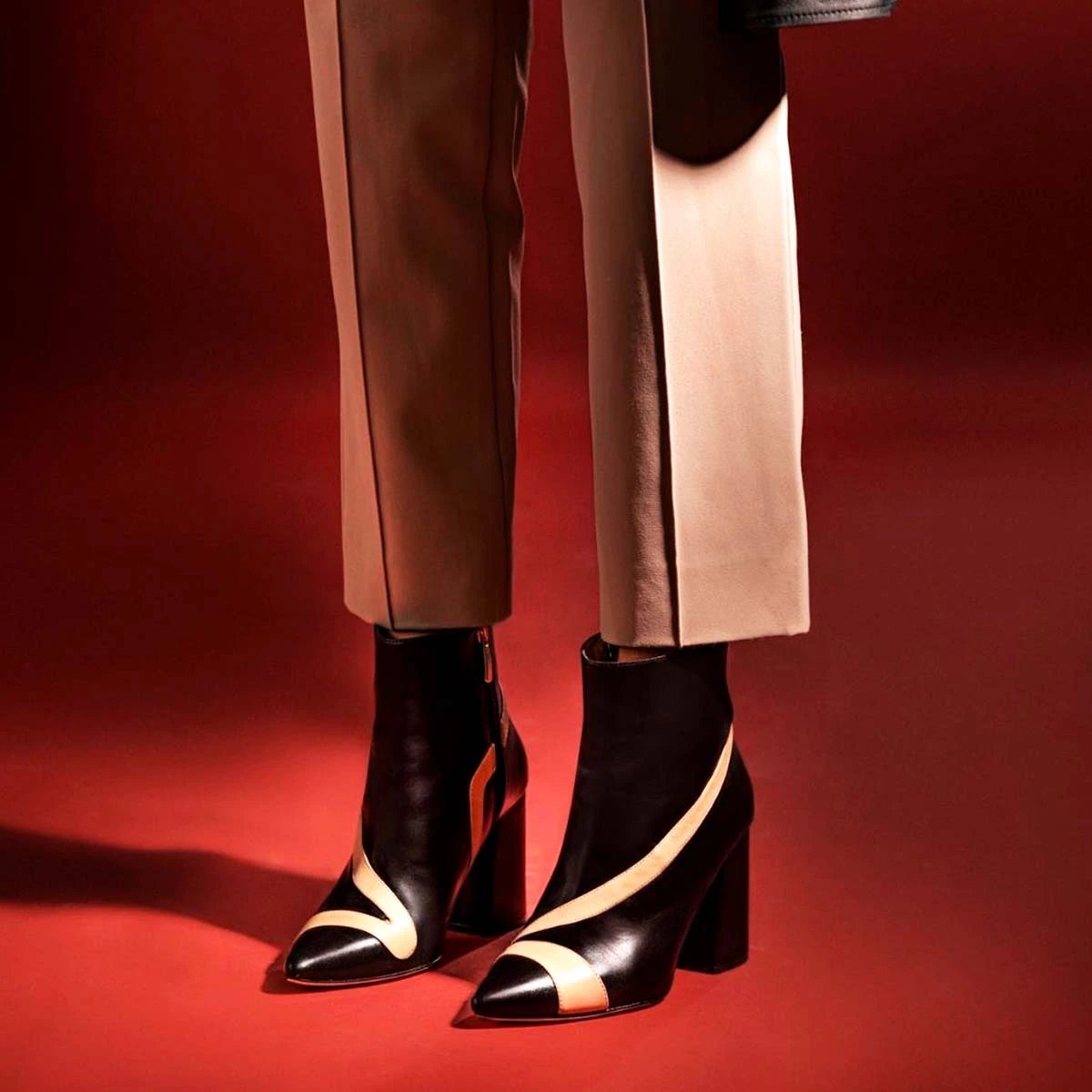 GALAXY 75 - Negro Y Beige Regina Romero Zapato Bota Botin Tacon Alto Para Dama En Piel - Imagen 2