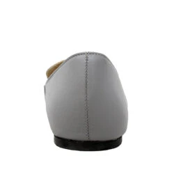 LUA - Gris Regina Romero Zapato Mocasin De Piso Para Dama En Piel -Ofertas Pasos Y Bolsos Tienda Regina Romero zapato mocasin de piso Lua gris piel 4
