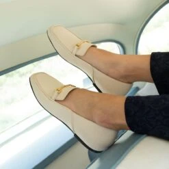 LUA - Latte Regina Romero Zapato Mocasin De Piso Para Dama En Piel -Ofertas Pasos Y Bolsos Tienda Regina Romero zapato mocasin de piso Lua latte piel 7