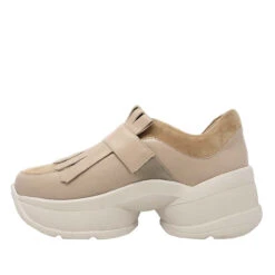 KENDALL 75 - Beige Regina Romero Zapato Tenis Urbano Sport Para Dama En Piel -Ofertas Pasos Y Bolsos Tienda Regina Romero zapato tenis urbano Kendall piel ante beige 3 b8c4e88b e783 4eb6 8555 8018b9824661